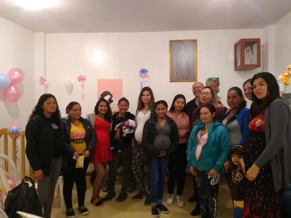 Mamás y voluntarias en una jornada