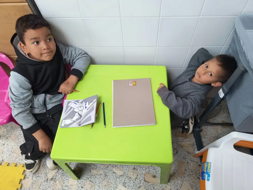 Niños jugando en la sede