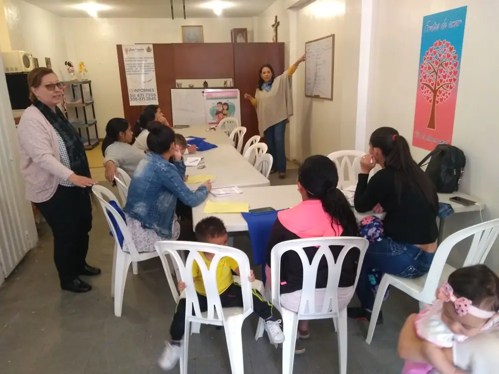 Mamás en un taller de formación