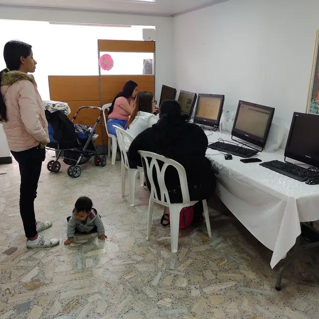 Sala de computadores de la fundación