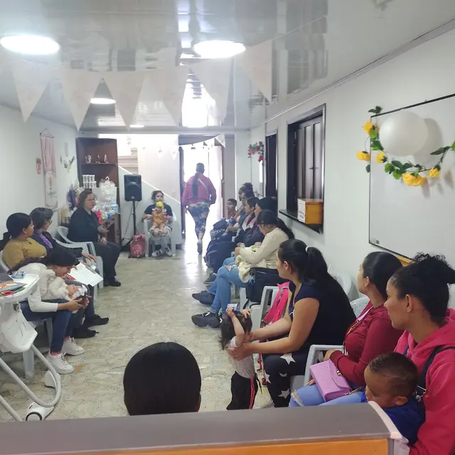Mamás en un encuentro de formación