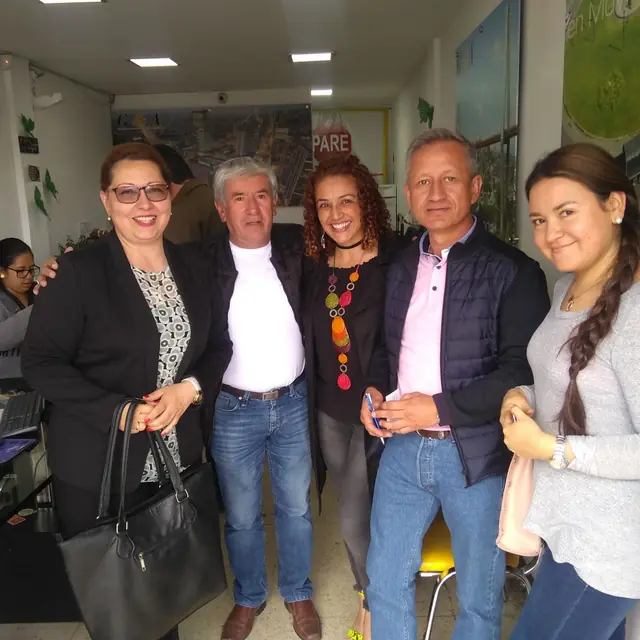 Equipo de Fundmadre con aliados en la sede